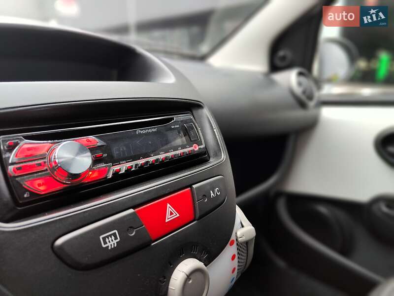 Хэтчбек Peugeot 107 2013 в Киеве