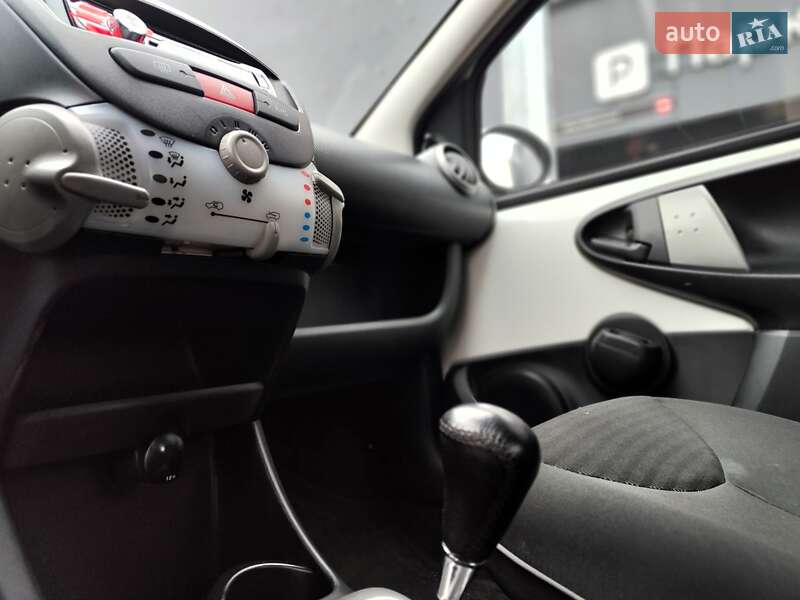 Хэтчбек Peugeot 107 2013 в Киеве