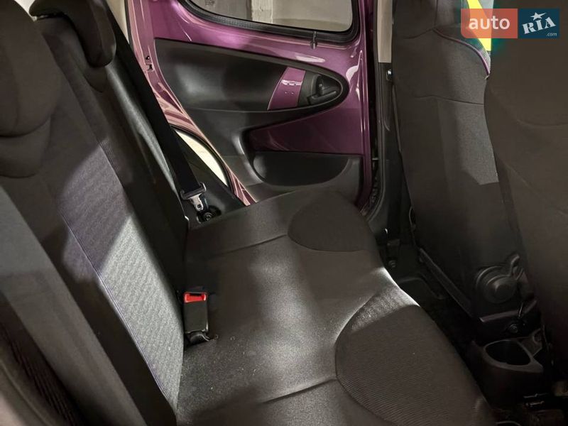 Хэтчбек Peugeot 107 2013 в Киеве