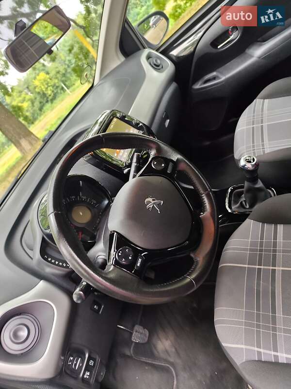 Хетчбек Peugeot 108 2016 в Ужгороді