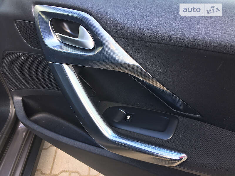 Позашляховик / Кросовер Peugeot 2008 2017 в Дубні