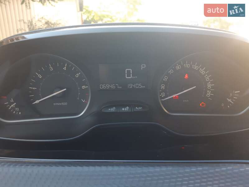 Позашляховик / Кросовер Peugeot 2008 2017 в Запоріжжі