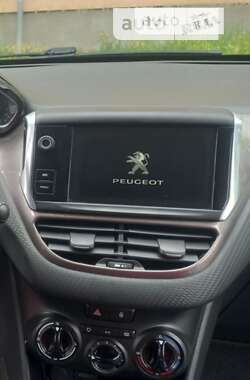 Позашляховик / Кросовер Peugeot 2008 2013 в 