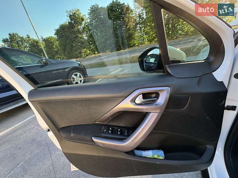 Внедорожник / Кроссовер Peugeot 2008 2014 в Ровно