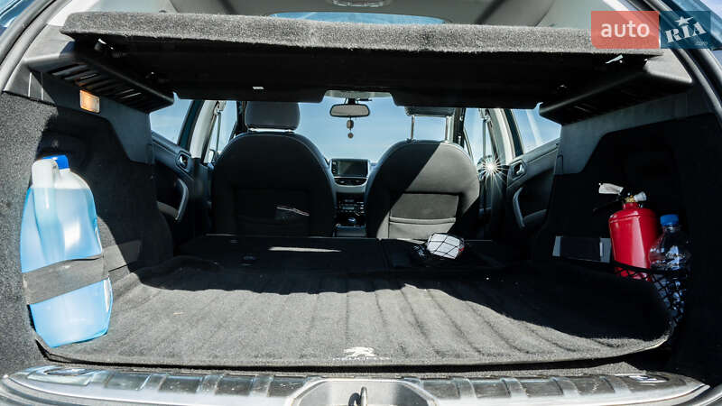 Позашляховик / Кросовер Peugeot 2008 2016 в Львові