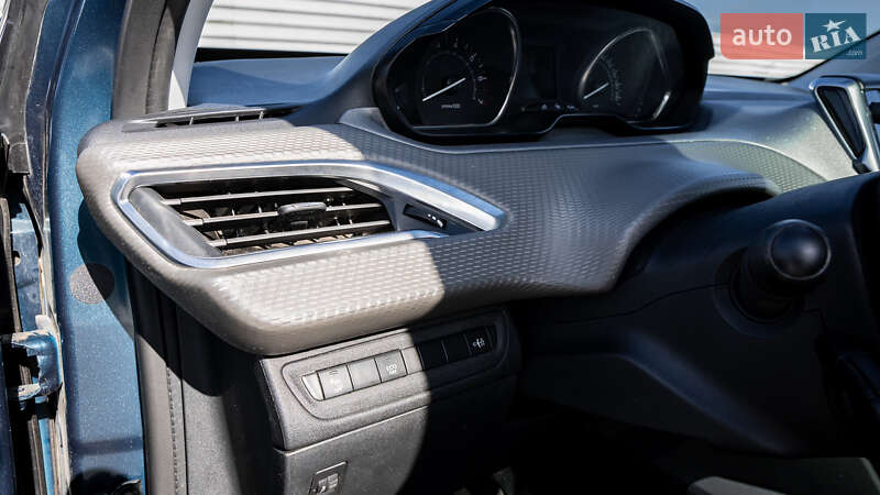 Позашляховик / Кросовер Peugeot 2008 2016 в Львові