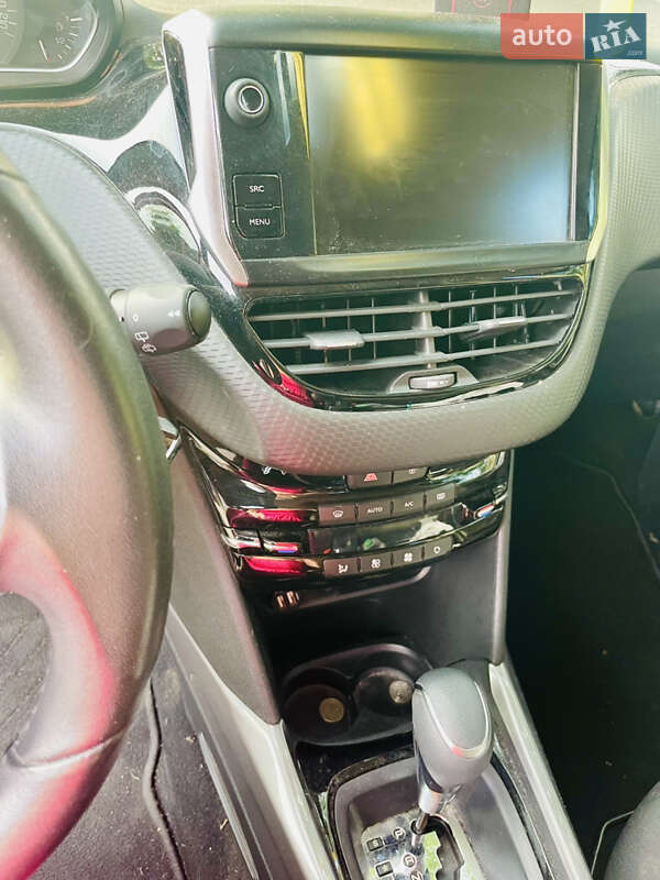 Позашляховик / Кросовер Peugeot 2008 2017 в Львові