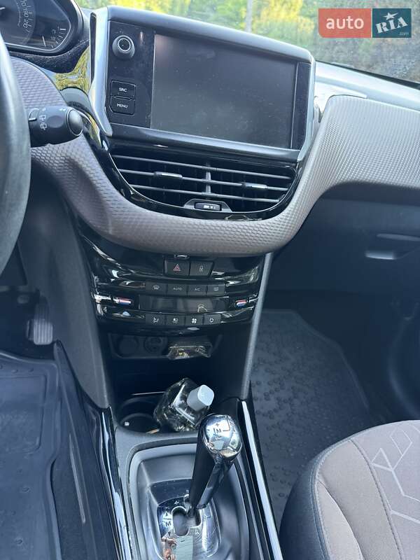 Позашляховик / Кросовер Peugeot 2008 2015 в Полтаві