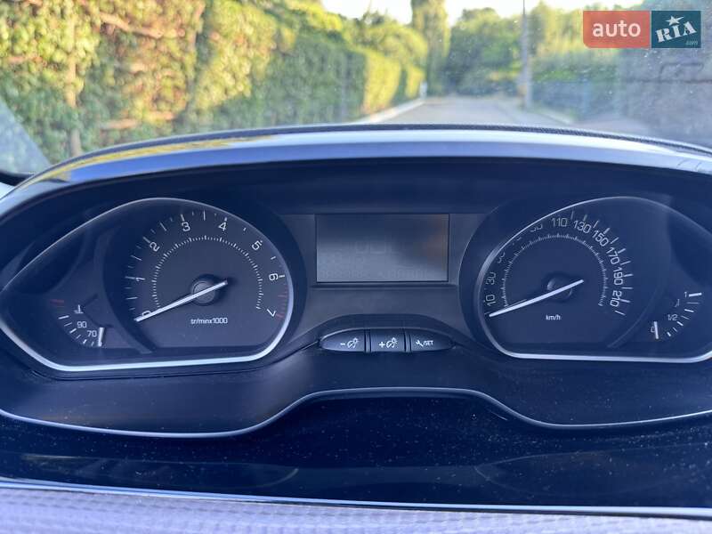 Позашляховик / Кросовер Peugeot 2008 2015 в Полтаві