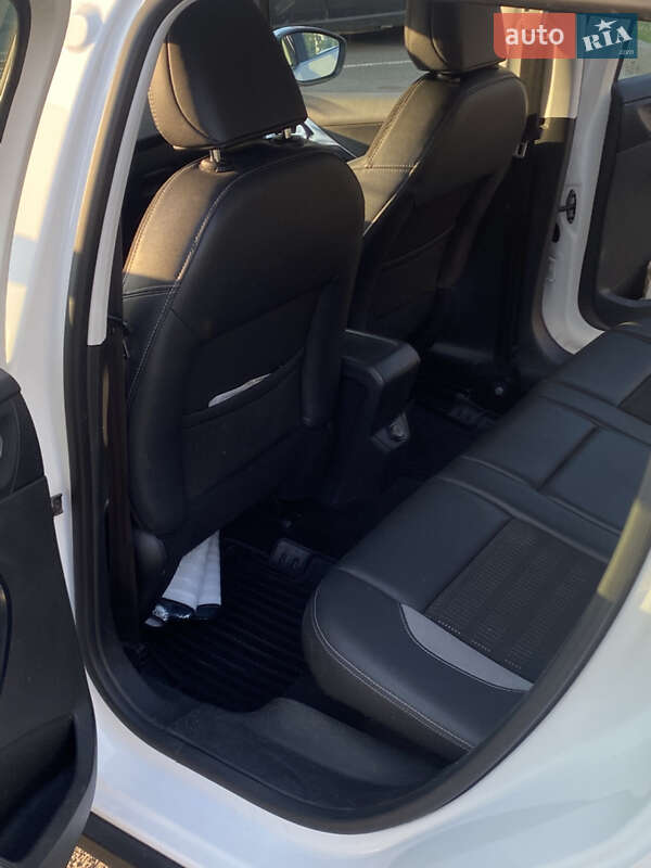 Позашляховик / Кросовер Peugeot 2008 2014 в Луцьку фото 17 Позашляховик / Кросовер Peugeot 2008 2014 в Луцьку