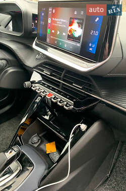 Внедорожник / Кроссовер Peugeot 2008 2020 в 