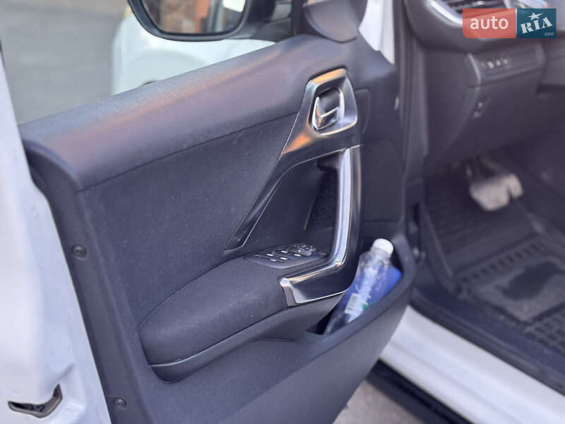 Позашляховик / Кросовер Peugeot 2008 2015 в Житомирі