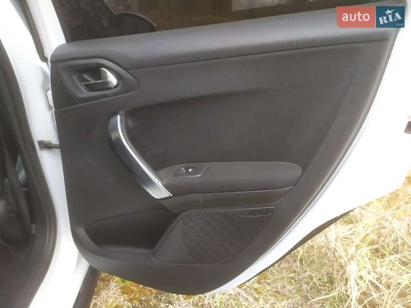 Позашляховик / Кросовер Peugeot 2008 2014 в Бродах