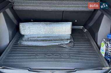 Внедорожник / Кроссовер Peugeot 2008 2020 в 