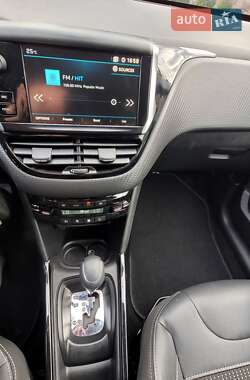 Внедорожник / Кроссовер Peugeot 2008 2018 в 