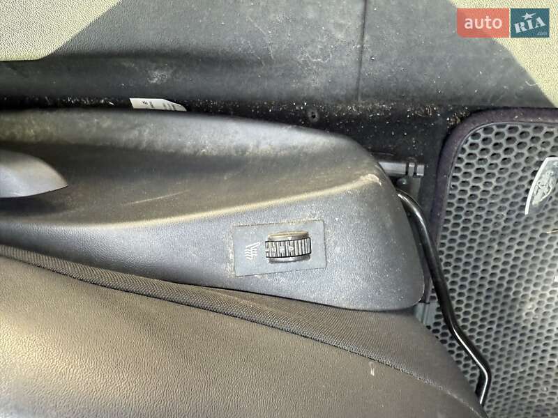 Позашляховик / Кросовер Peugeot 2008 2015 в Львові