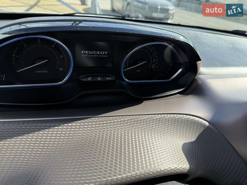 Внедорожник / Кроссовер Peugeot 2008 2013 в Черновцах