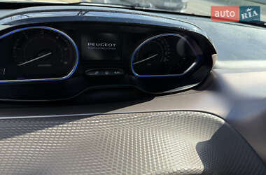 Позашляховик / Кросовер Peugeot 2008 2013 в 