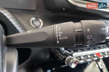 Внедорожник / Кроссовер Peugeot 2008 2022 в 