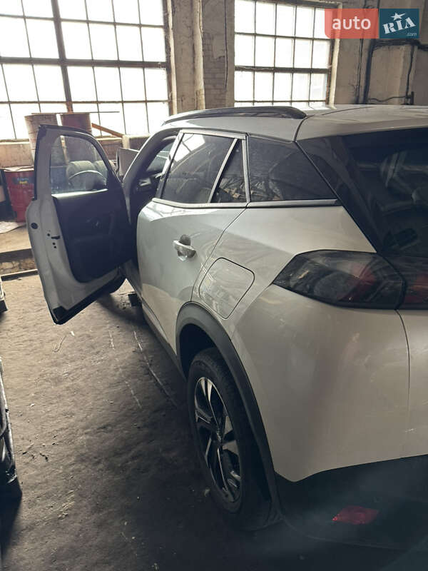Позашляховик / Кросовер Peugeot 2008 2023 в Миронівці