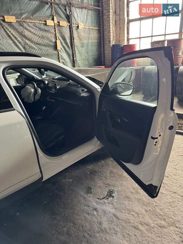 Позашляховик / Кросовер Peugeot 2008 2023 в Миронівці