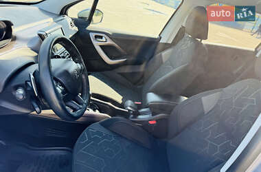 Позашляховик / Кросовер Peugeot 2008 2013 в 