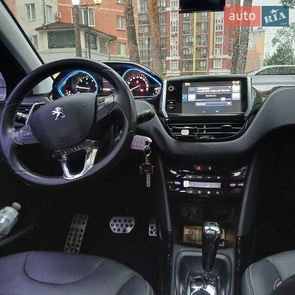 Внедорожник / Кроссовер Peugeot 2008 2015 в Ирпене