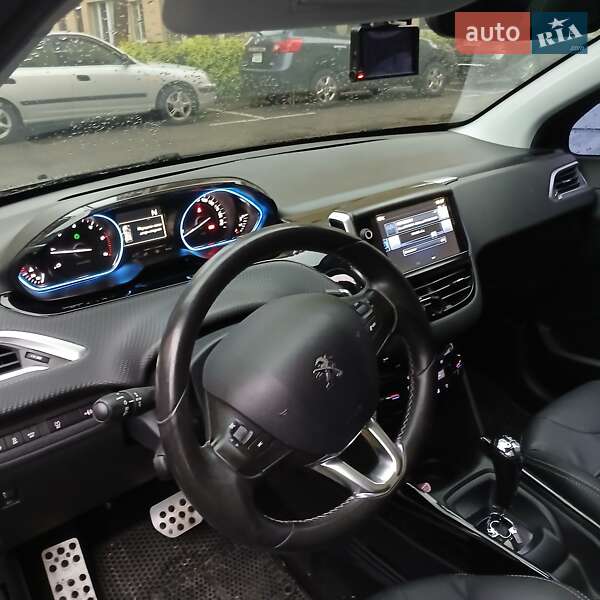 Внедорожник / Кроссовер Peugeot 2008 2015 в Ирпене