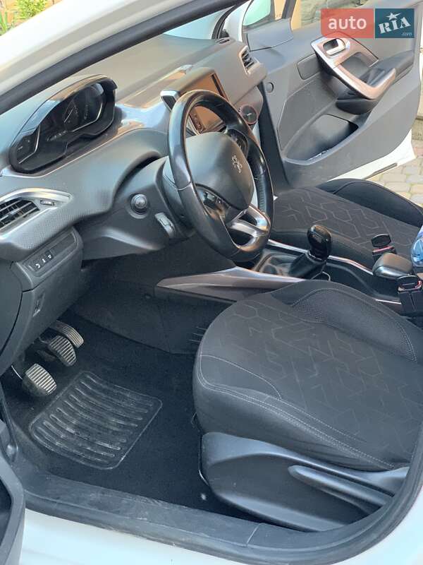 Позашляховик / Кросовер Peugeot 2008 2014 в Городку