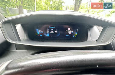 Позашляховик / Кросовер Peugeot 2008 2022 в 