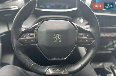Позашляховик / Кросовер Peugeot 2008 2022 в 