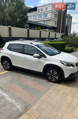 Внедорожник / Кроссовер Peugeot 2008 2017 в Киеве