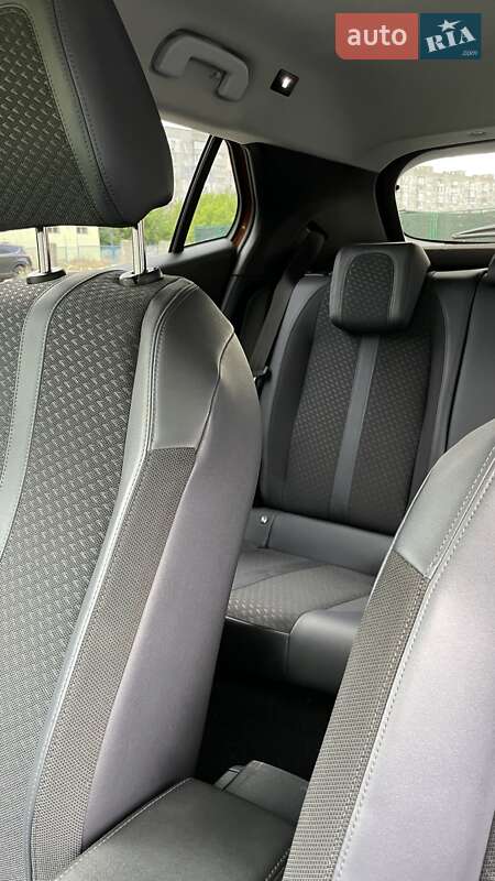 Позашляховик / Кросовер Peugeot 2008 2020 в Дніпрі