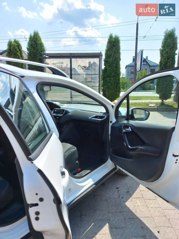 Позашляховик / Кросовер Peugeot 2008 2015 в Івано-Франківську