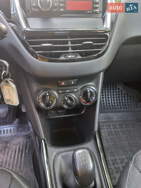 Позашляховик / Кросовер Peugeot 2008 2015 в Івано-Франківську