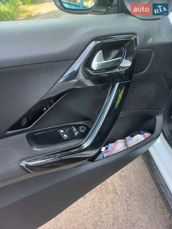 Позашляховик / Кросовер Peugeot 2008 2015 в Івано-Франківську