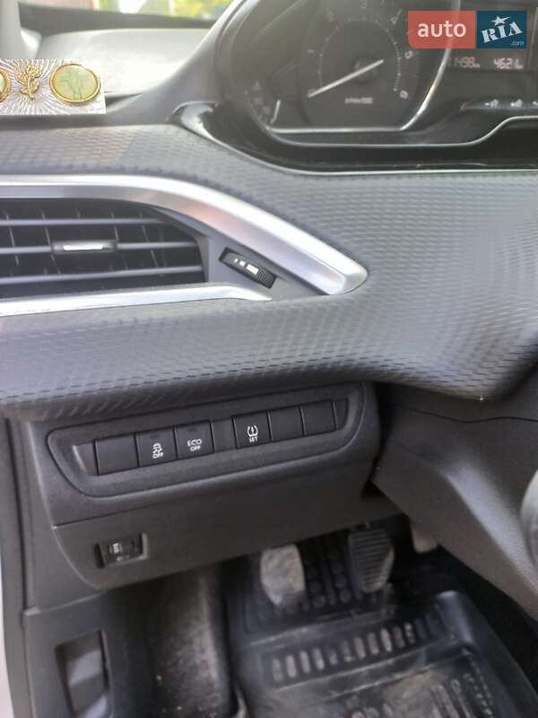 Позашляховик / Кросовер Peugeot 2008 2015 в Івано-Франківську