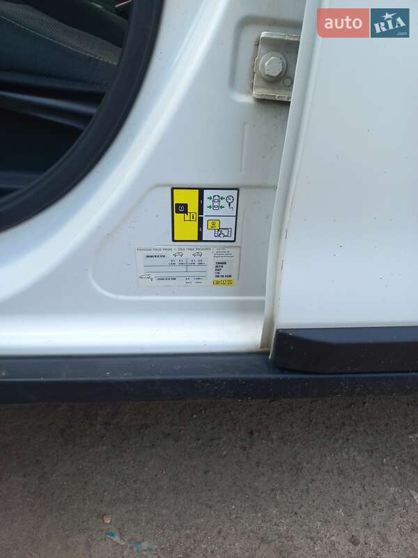 Позашляховик / Кросовер Peugeot 2008 2015 в Івано-Франківську