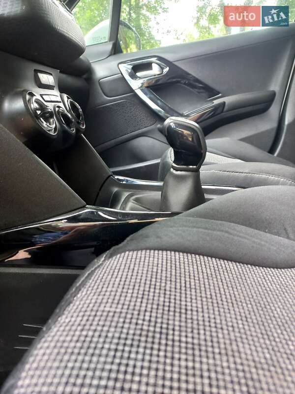 Позашляховик / Кросовер Peugeot 2008 2015 в Івано-Франківську