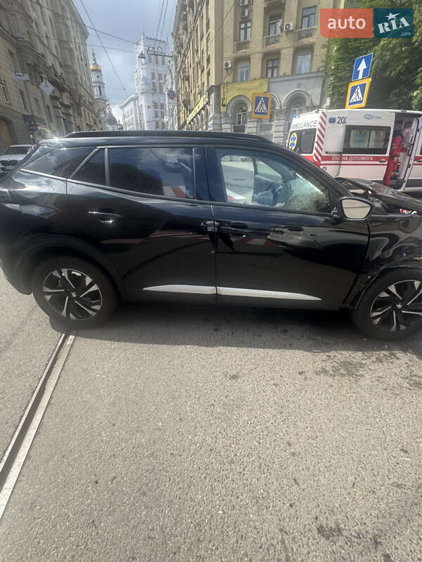 Позашляховик / Кросовер Peugeot 2008 2021 в 