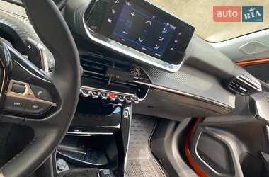 Позашляховик / Кросовер Peugeot 2008 2021 в 