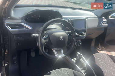 Позашляховик / Кросовер Peugeot 2008 2015 в 