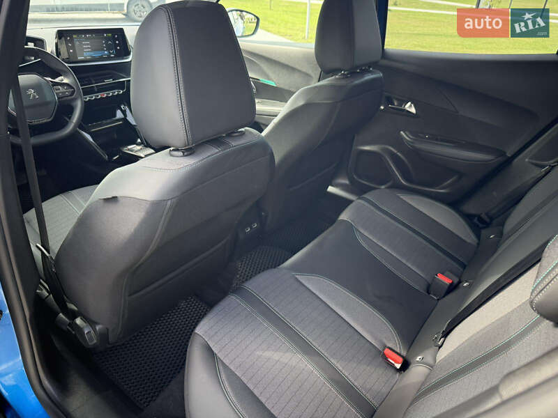 Позашляховик / Кросовер Peugeot 2008 2022 в Львові