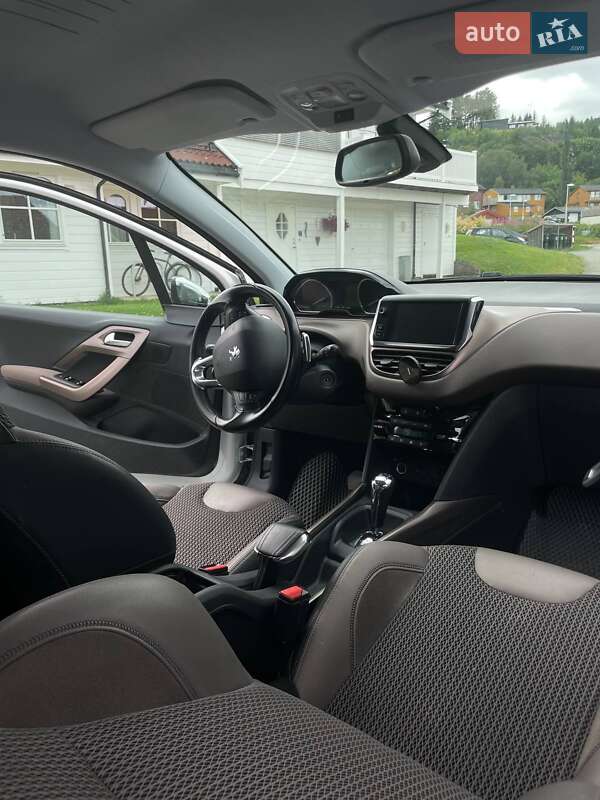 Внедорожник / Кроссовер Peugeot 2008 2013 в Киеве