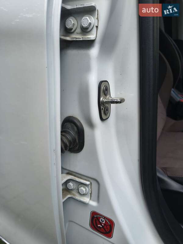 Позашляховик / Кросовер Peugeot 2008 2015 в Івано-Франківську фото 4 Позашляховик / Кросовер Peugeot 2008 2015 в Івано-Франківську