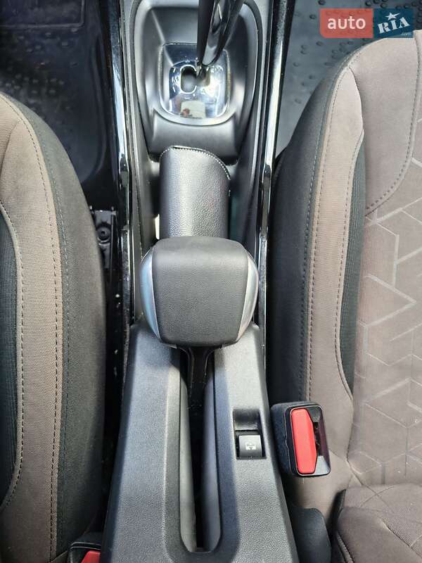 Позашляховик / Кросовер Peugeot 2008 2015 в Івано-Франківську фото 18 Позашляховик / Кросовер Peugeot 2008 2015 в Івано-Франківську