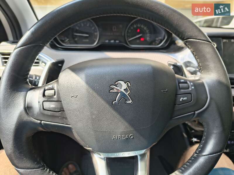 Позашляховик / Кросовер Peugeot 2008 2015 в Івано-Франківську фото 27 Позашляховик / Кросовер Peugeot 2008 2015 в Івано-Франківську