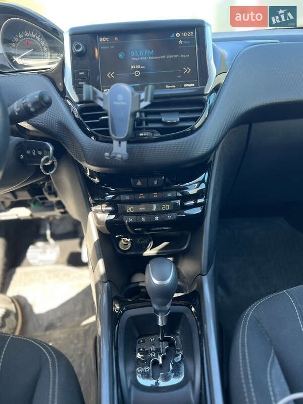 Внедорожник / Кроссовер Peugeot 2008 2017 в Киеве