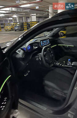 Внедорожник / Кроссовер Peugeot 2008 2021 в Киеве