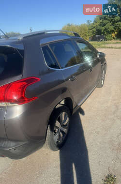 Позашляховик / Кросовер Peugeot 2008 2015 в  фото 4 Позашляховик / Кросовер Peugeot 2008 2015 в